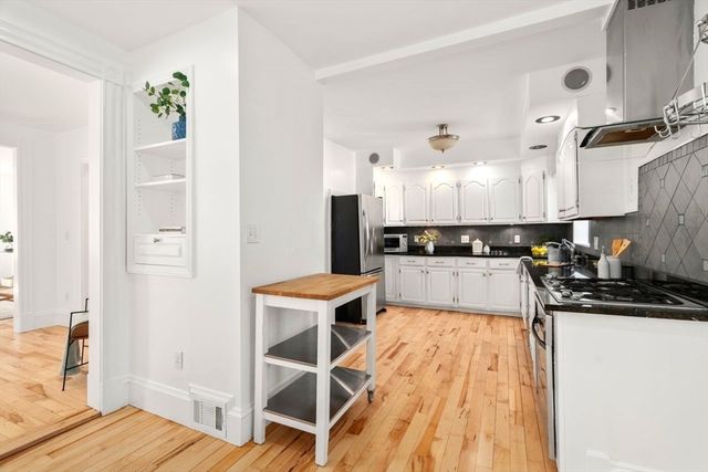 221 Highland Ave. 2, Somerville, MA 02143