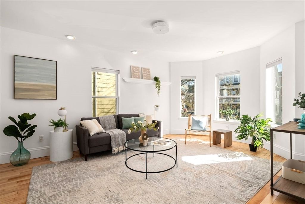 221 Highland Ave. 2, Somerville, MA 02143