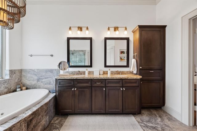 912 Lovett C, Houston, TX 77006