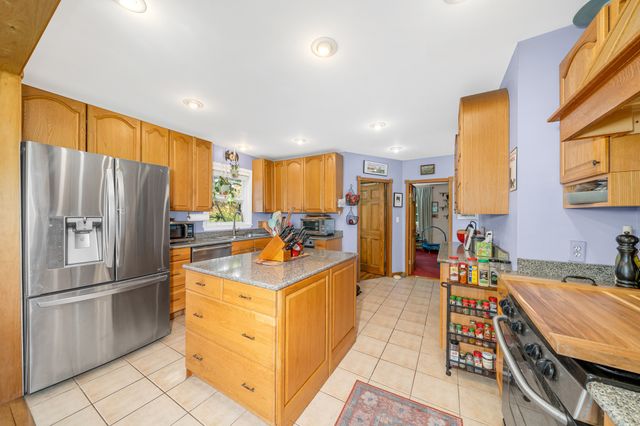 155 Forest St, Haverhill, MA 01832