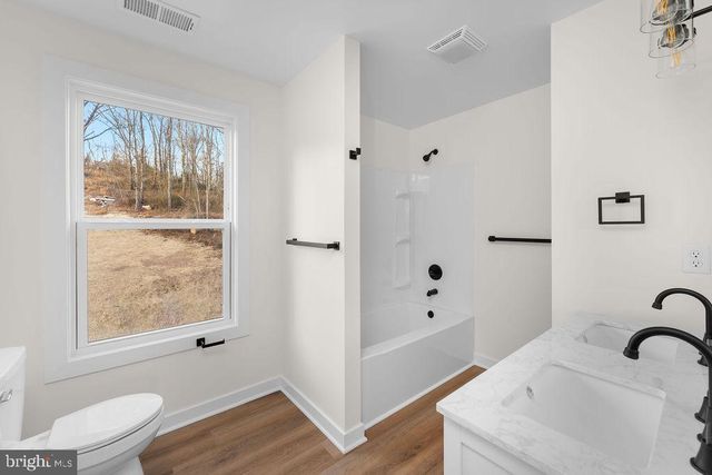 1086 REYNOLDS ROAD, Cross Junction, VA 22625