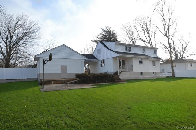 188 Ralph Avenue, Babylon, NY 11702