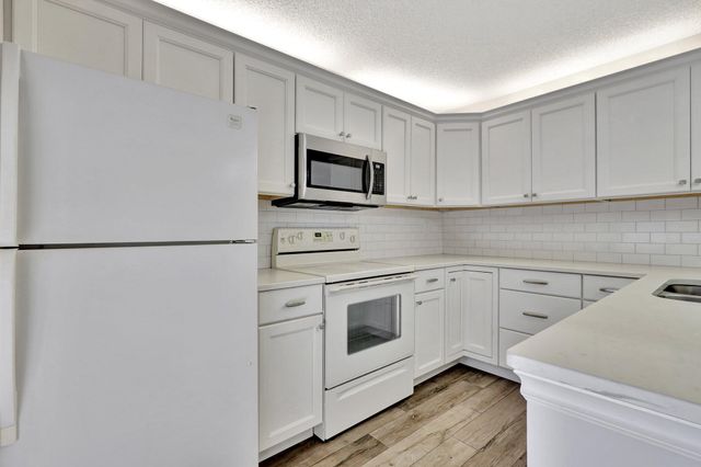 7118 71ST Way, West Palm Beach, FL 33407