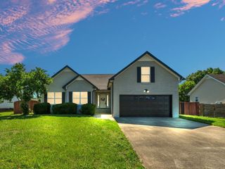 3825 Roscommon Way, Clarksville, TN 37040