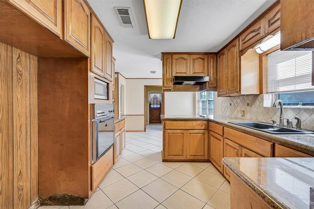 4102 18th Street N, Texas City, TX 77590