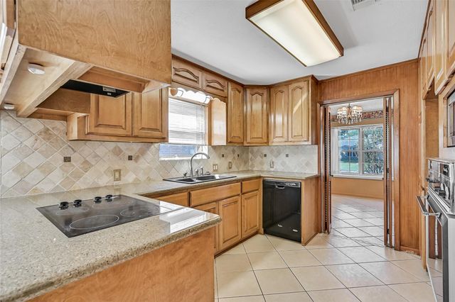 4102 18th Street N, Texas City, TX 77590
