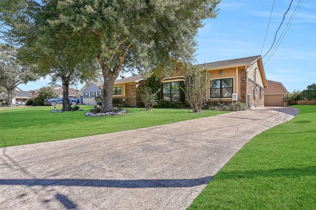 4102 18th Street N, Texas City, TX 77590