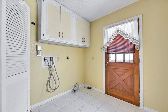 4102 18th Street N, Texas City, TX 77590