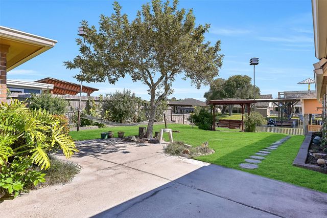 4102 18th Street N, Texas City, TX 77590