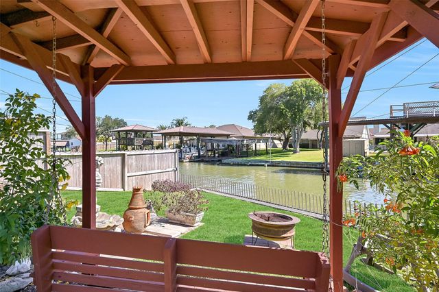4102 18th Street N, Texas City, TX 77590