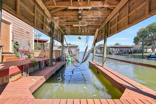 4102 18th Street N, Texas City, TX 77590