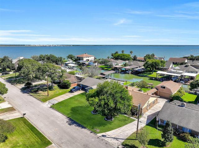 4102 18th Street N, Texas City, TX 77590