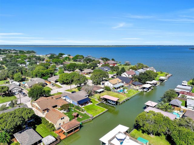 4102 18th Street N, Texas City, TX 77590