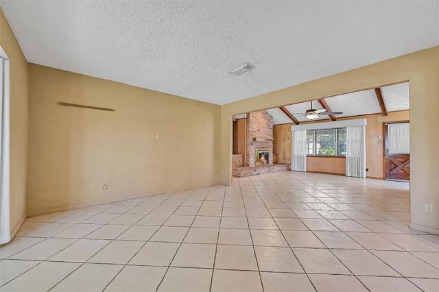 4102 18th Street N, Texas City, TX 77590