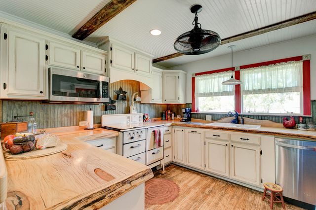 1301 Zion Hill Loop, Weatherford, TX 76088