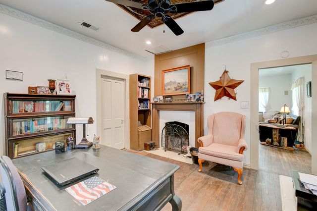 1301 Zion Hill Loop, Weatherford, TX 76088