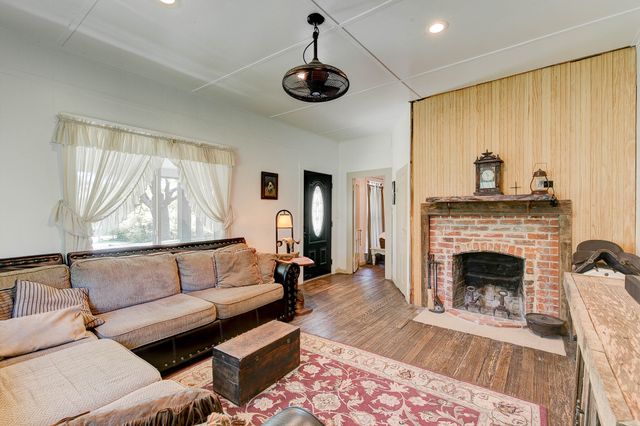 1301 Zion Hill Loop, Weatherford, TX 76088