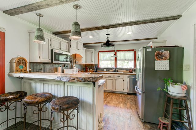 1301 Zion Hill Loop, Weatherford, TX 76088