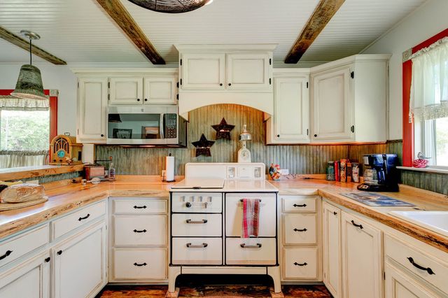 1301 Zion Hill Loop, Weatherford, TX 76088