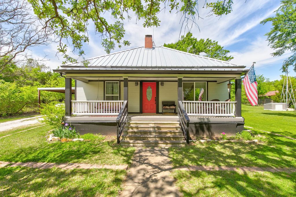 1301 Zion Hill Loop, Weatherford, TX 76088