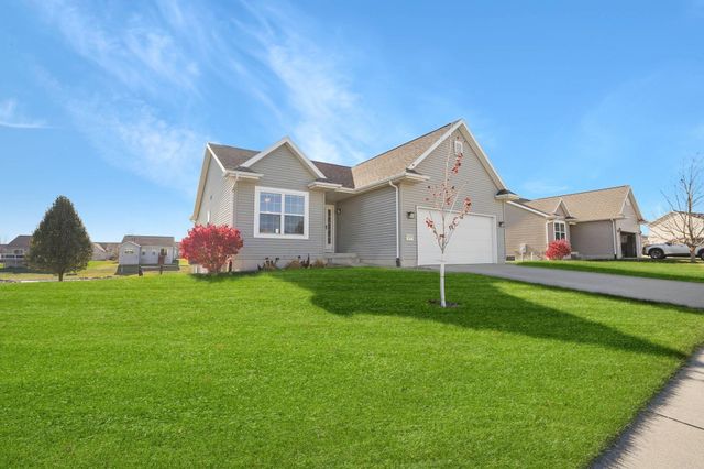 4607 Loren Drive, Cedar Falls, IA 50613