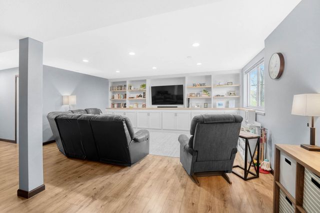 4607 Loren Drive, Cedar Falls, IA 50613