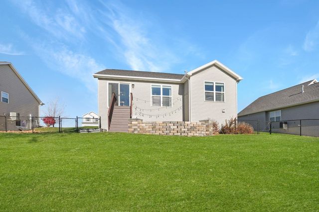 4607 Loren Drive, Cedar Falls, IA 50613