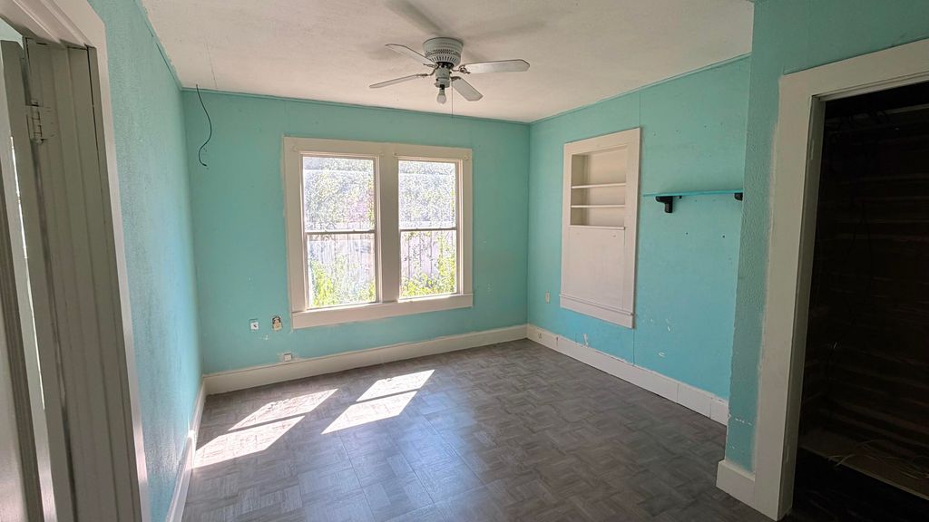Image 4 of property listing at 22 W 12th Street, Robert Lee, TX 76945
