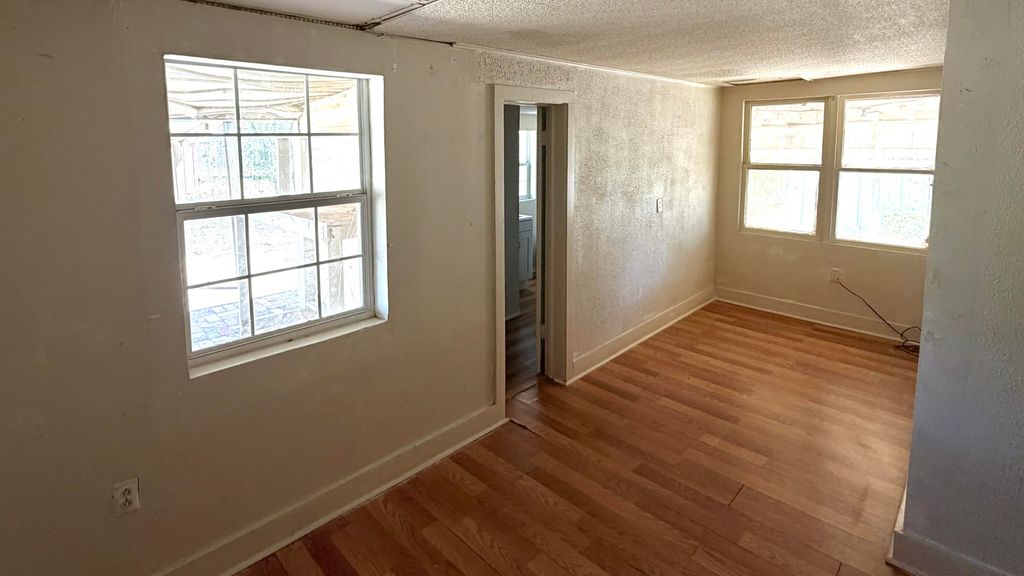 Image 8 of property listing at 22 W 12th Street, Robert Lee, TX 76945