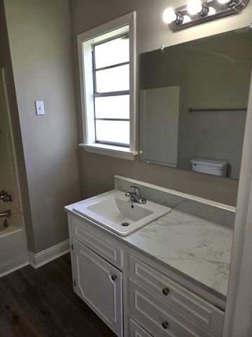 8075 N Lakeshore Drive, Shreveport, LA 71107