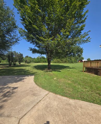 8075 N Lakeshore Drive, Shreveport, LA 71107