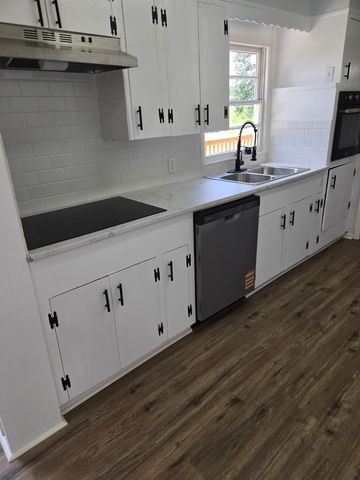 8075 N Lakeshore Drive, Shreveport, LA 71107