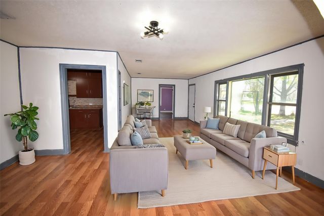 1511 S High Street, Brady, TX 76825