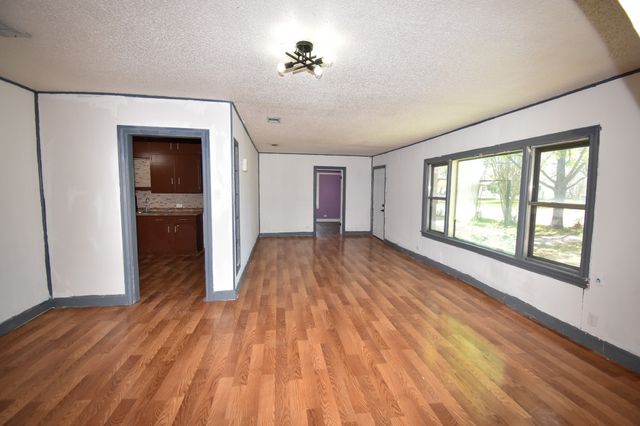 1511 S High Street, Brady, TX 76825