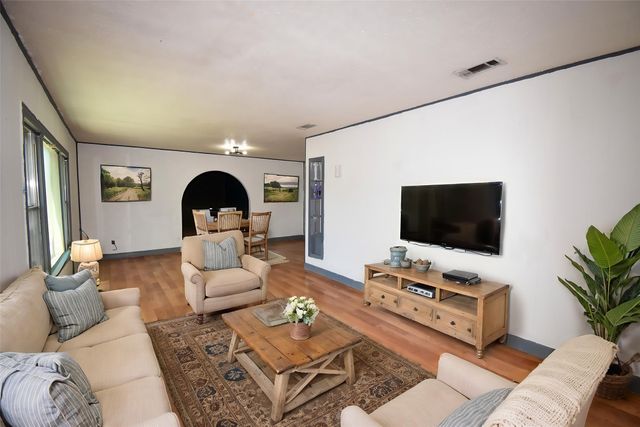 1511 S High Street, Brady, TX 76825