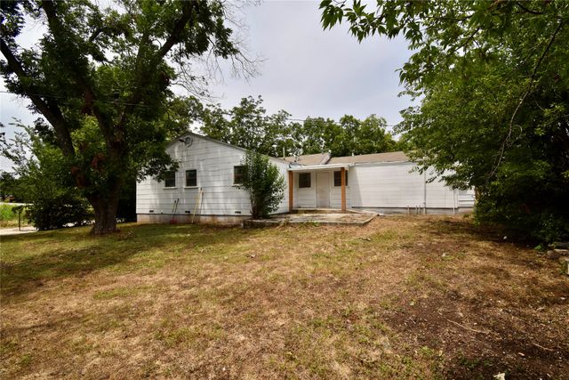 1511 S High Street, Brady, TX 76825