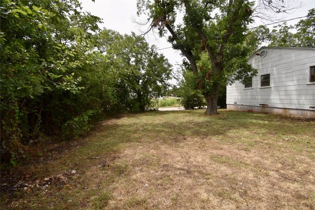 1511 S High Street, Brady, TX 76825