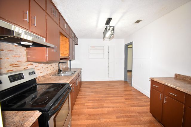 1511 S High Street, Brady, TX 76825