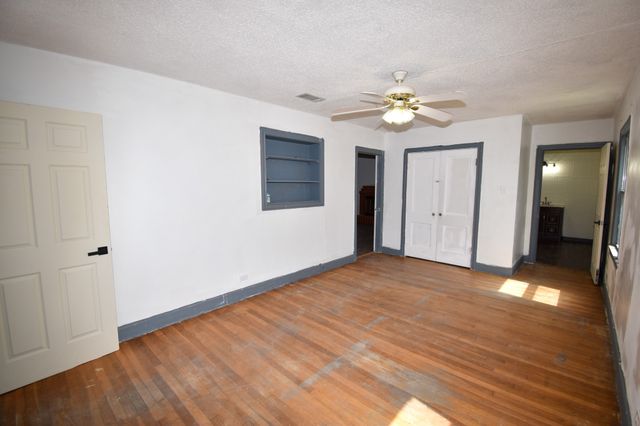 1511 S High Street, Brady, TX 76825