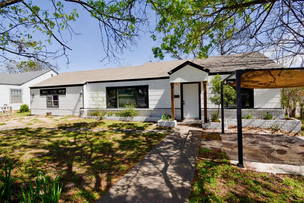 1511 S High Street, Brady, TX 76825