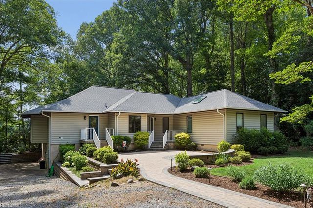 12210 Waterview TRL, Carrollton, VA 23314