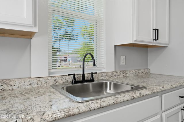 4206 W Market St, Louisville, KY 40212