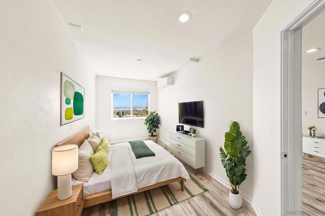 1245 Van Nuys St, San Diego, CA 92109