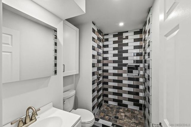 1245 Van Nuys St, San Diego, CA 92109