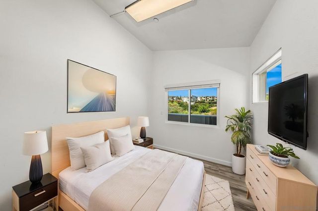 1245 Van Nuys St, San Diego, CA 92109