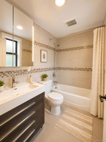 41-39 149th St F, Flushing, NY 11355