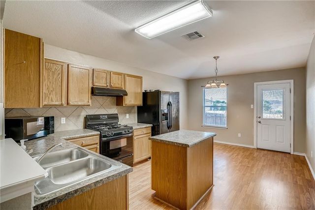 17829 Violet LN, Elgin, TX 78621