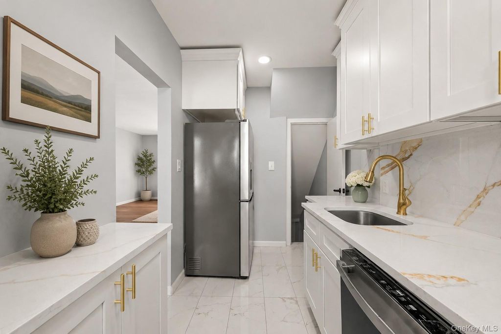 2548 Mickle Avenue, Bronx, NY 10469 — photo 5