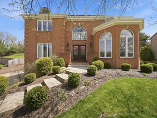 113 Foxwood Dr, Mccandless, PA 15090