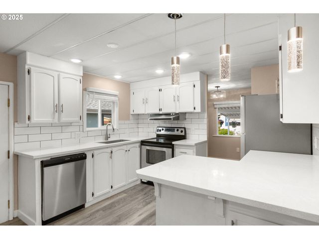 21100 Ne SANDY Blvd 77, Fairview, OR 97024